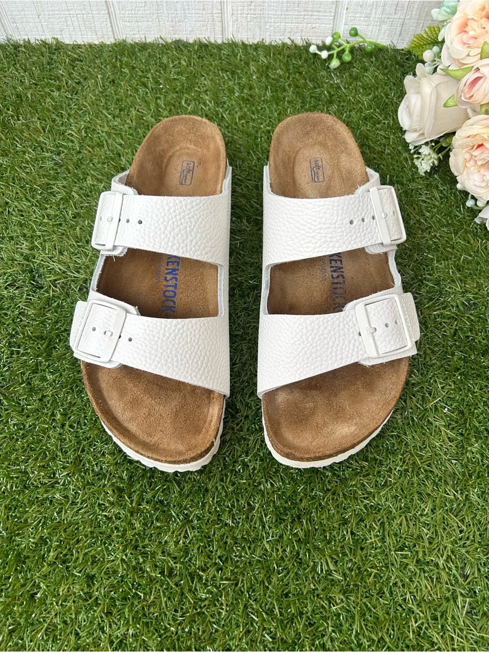 Birkenstock Arizona in White Leather Soft Footbed Size 39 US 8-8.5  gently used